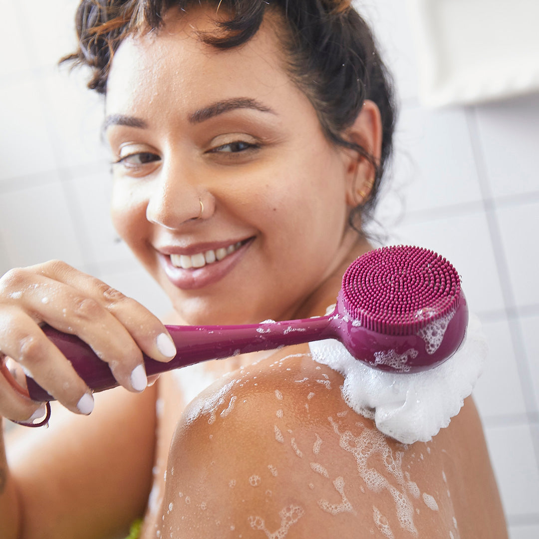 AT-4003-LBerry?Woman washing back with berry PMD Clean Body