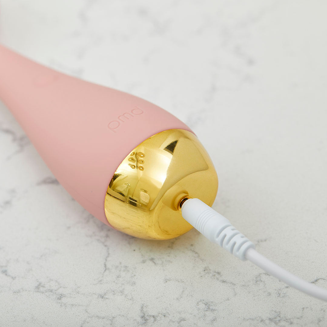 4002-cable?charging cable inserted into bottom of PMD Clean Pro