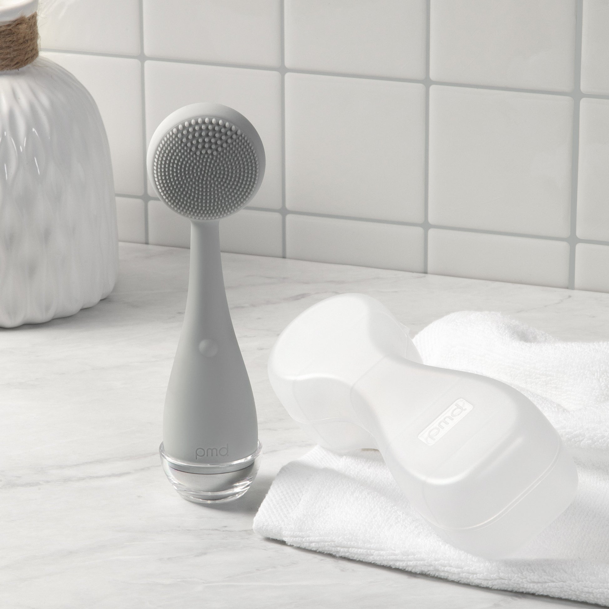 4001-CASE?PMD Clean in concrete on counter with storage case and white handtowel