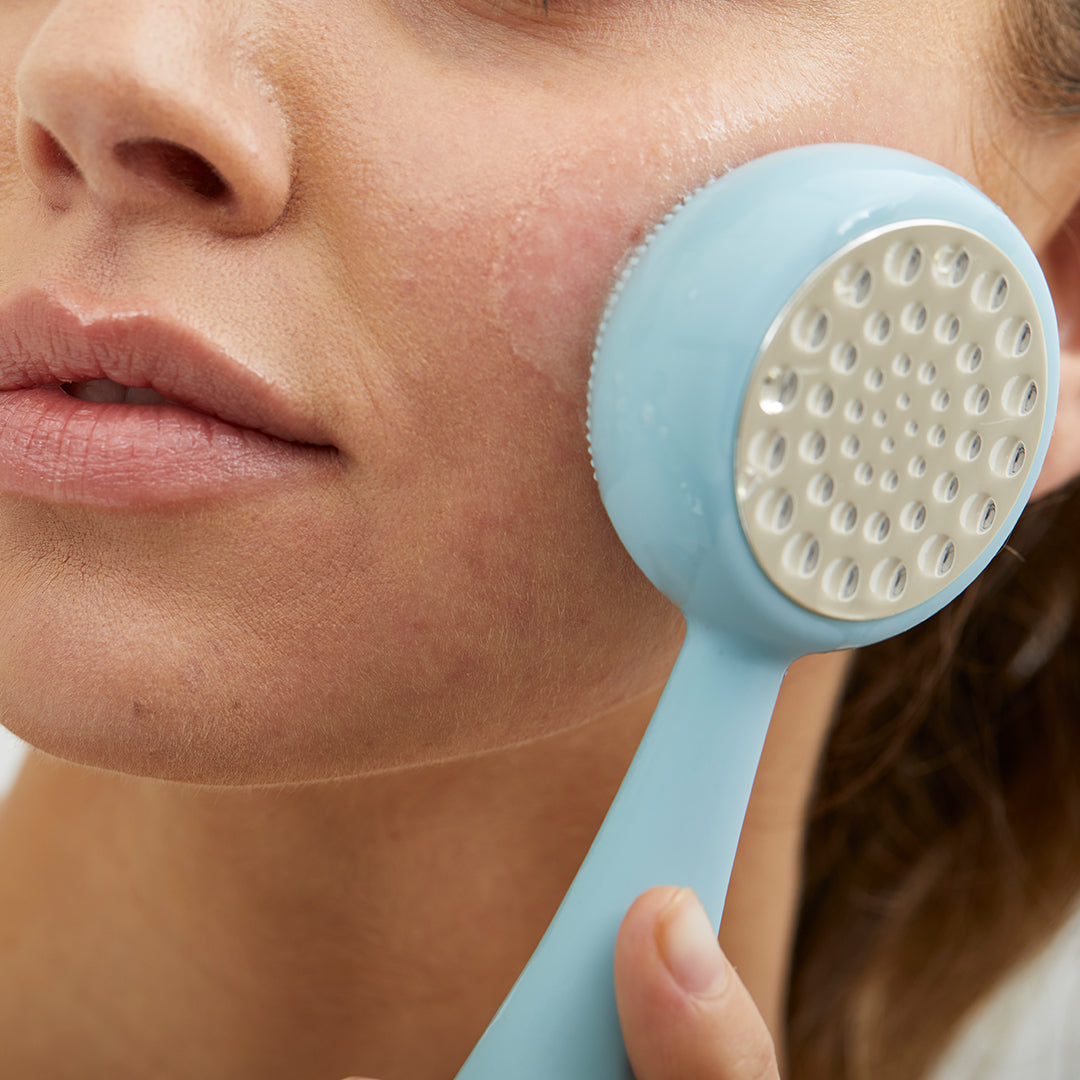 4002-SkyS? Woman Cleansing With PMD Clean Pro Silver